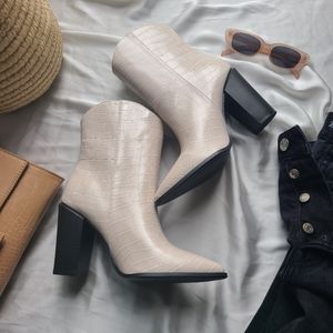 🆕️Neutrally in Love Collection//Ivory croco boot